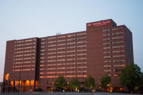 Crowne Plaza Suites MSP Airport an IHG Hotel